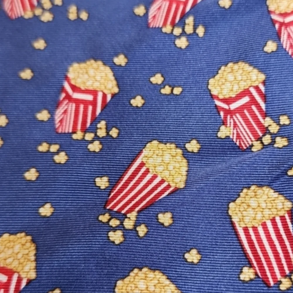 ALYNN NECKWEAR Blue Popcorn Patterned 100% Silk Tie